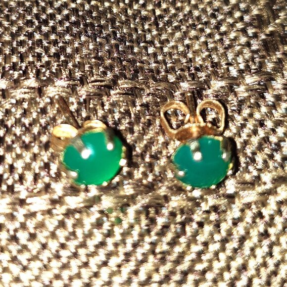 Elegant Vintage 14K Gold Natural Vivid Green Chrysoprase Cabochon Stud Earrings - Picture 5 of 11